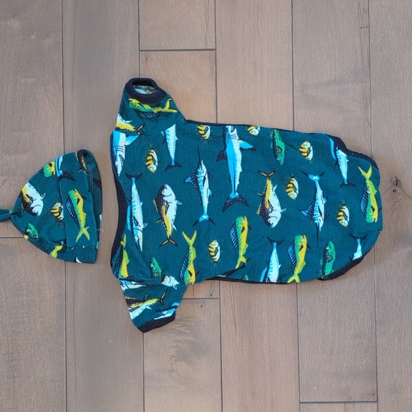 Little Blue House Game Fish Baby Bodysuit with Hat 3-6 months - Picture 8 of 10